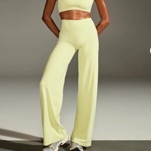 SOFTMOTION™ STRAIGHT LEG PANTS - PASTEL YELLOW